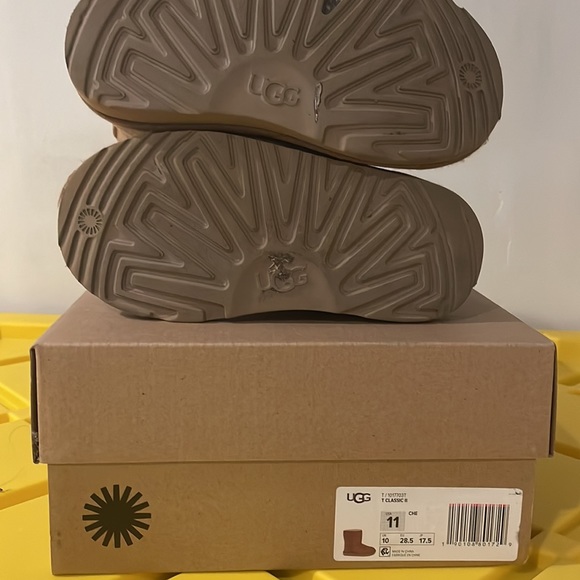 UGG Kids Boots in Brown - Picture 3 of 3